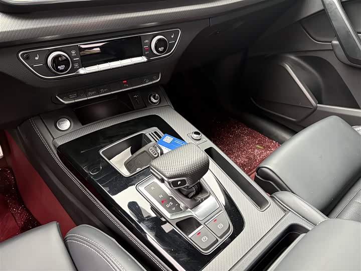 Фото 14 - Audi Q5L