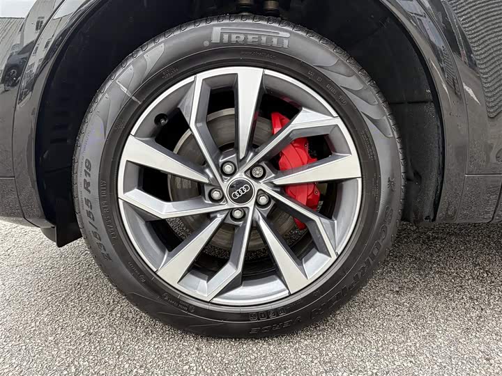 Фото 18 - Audi Q5L