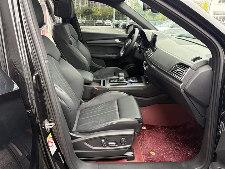 Фото 8 - Audi Q5L