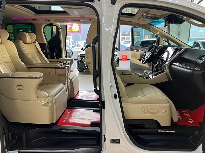 Фото 12 - Toyota Vellfire