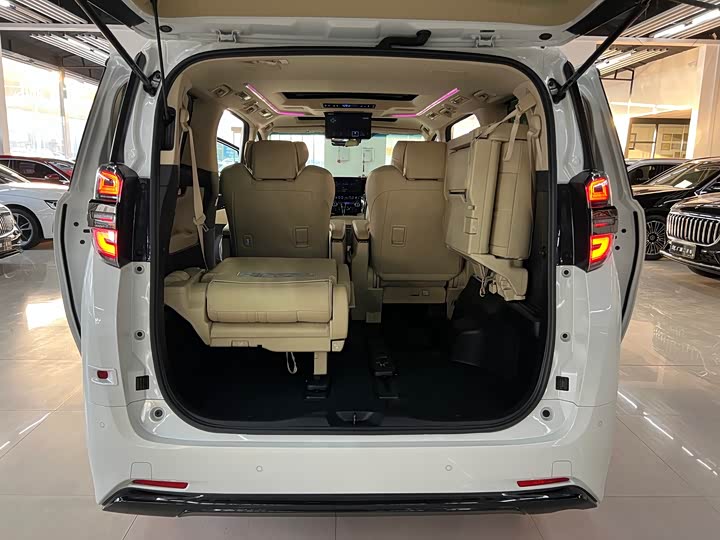 Фото 20 - Toyota Vellfire