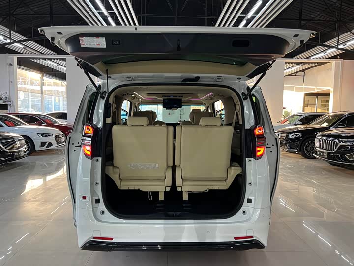 Фото 21 - Toyota Vellfire