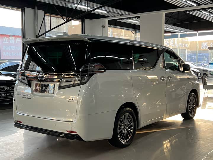 Фото 4 - Toyota Vellfire