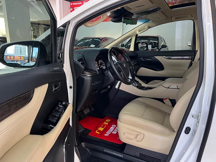 Фото 7 - Toyota Vellfire