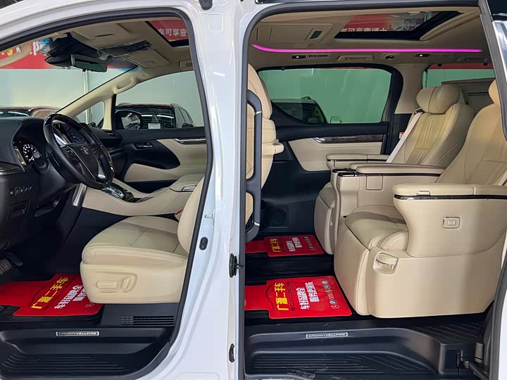 Фото 8 - Toyota Vellfire