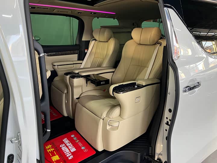 Фото 9 - Toyota Vellfire