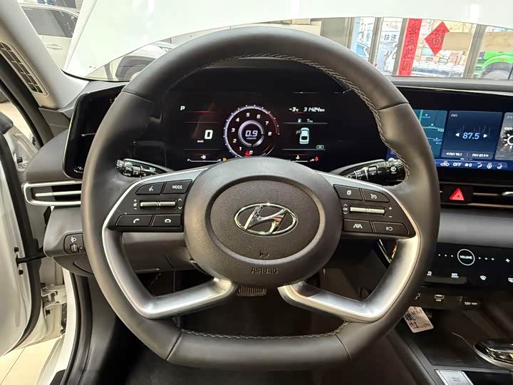 Фото 11 - Hyundai Elantra N line