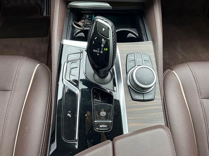 Фото 13 - BMW 5 Series