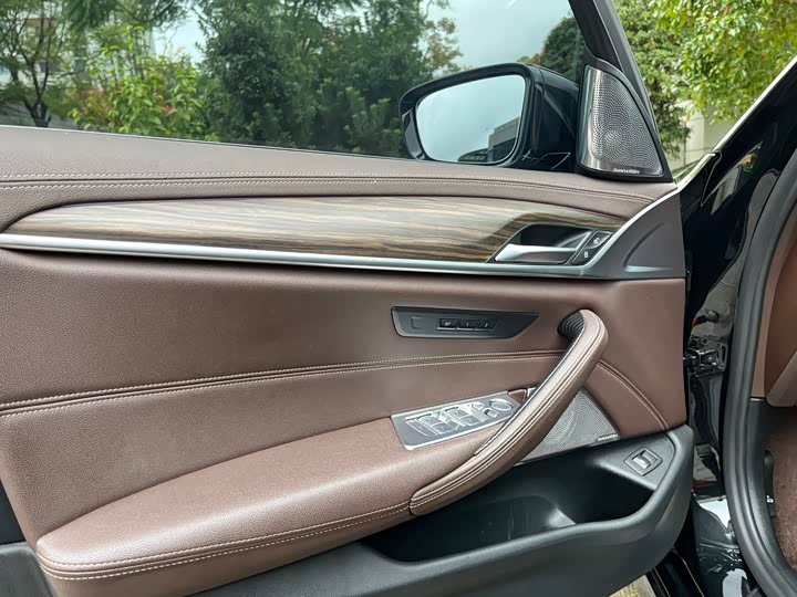 Фото 15 - BMW 5 Series