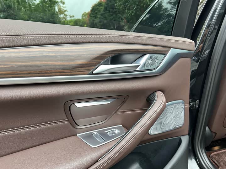 Фото 16 - BMW 5 Series