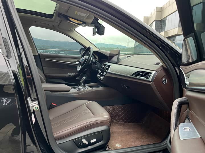 Фото 17 - BMW 5 Series