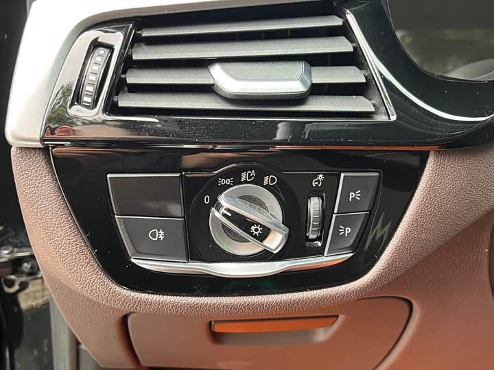 Фото 20 - BMW 5 Series