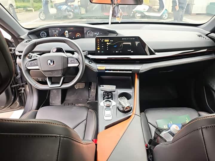 Фото 13 - Changan UNI-V