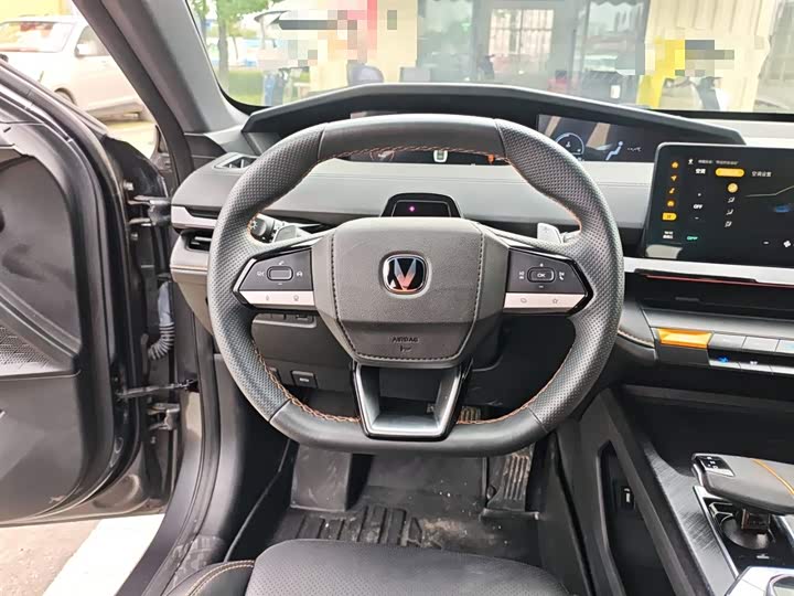 Фото 3 - Changan UNI-V