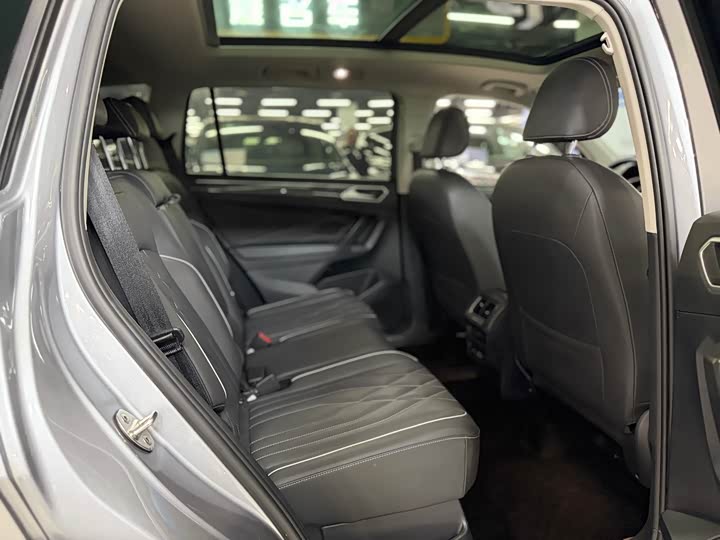 Фото 10 - Volkswagen Tiguan L Pro