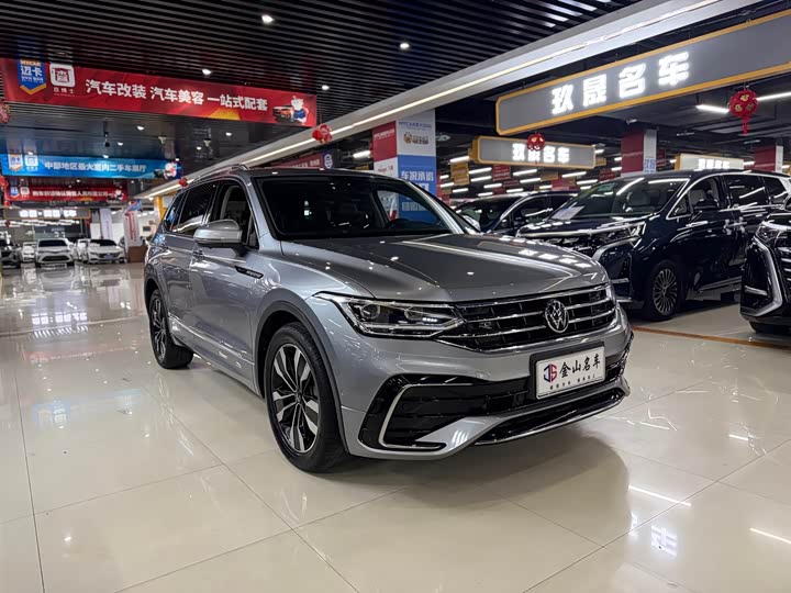 Фото 3 - Volkswagen Tiguan L Pro