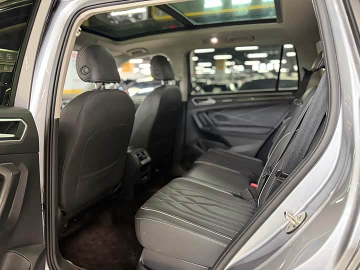 Фото 9 - Volkswagen Tiguan L Pro