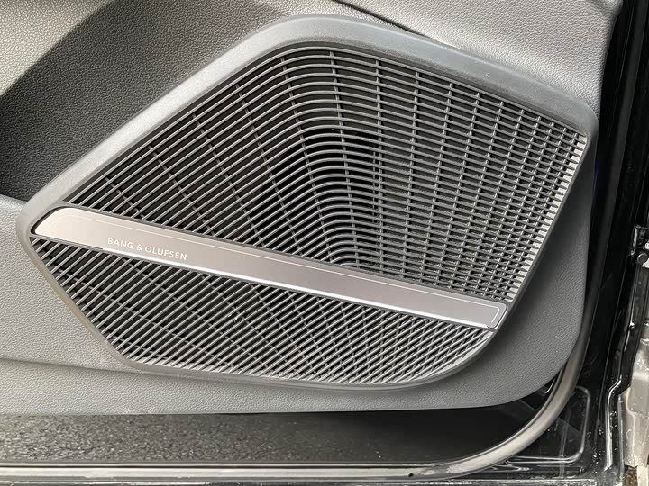 Фото 11 - Audi Q5L