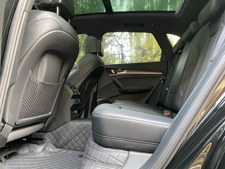 Фото 14 - Audi Q5L