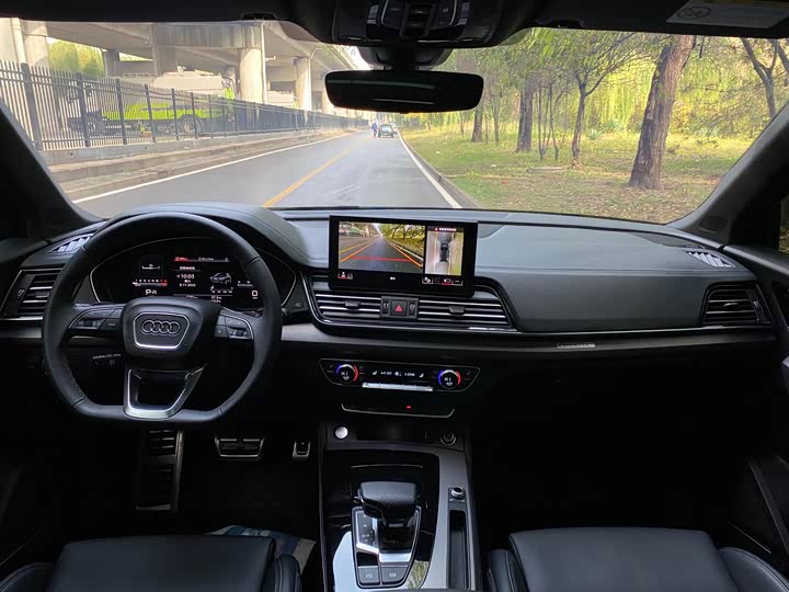 Фото 17 - Audi Q5L