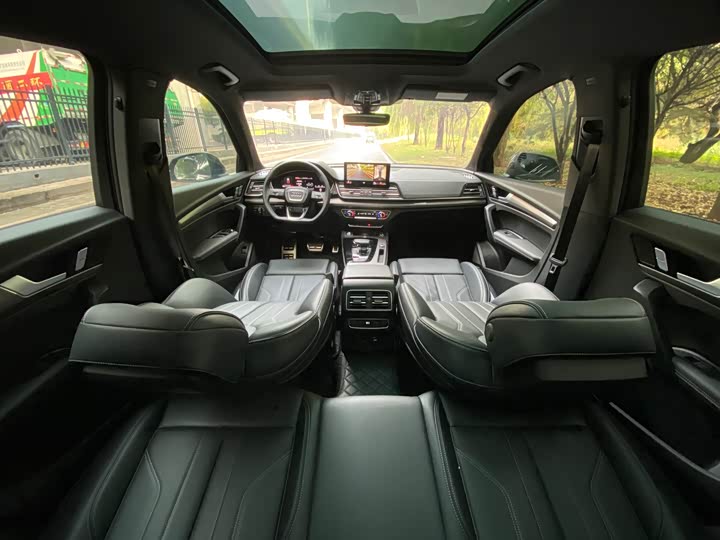 Фото 21 - Audi Q5L