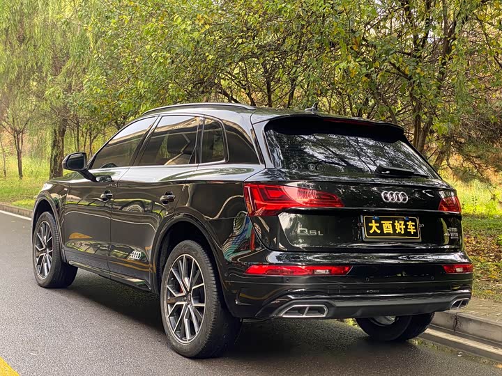 Фото 24 - Audi Q5L