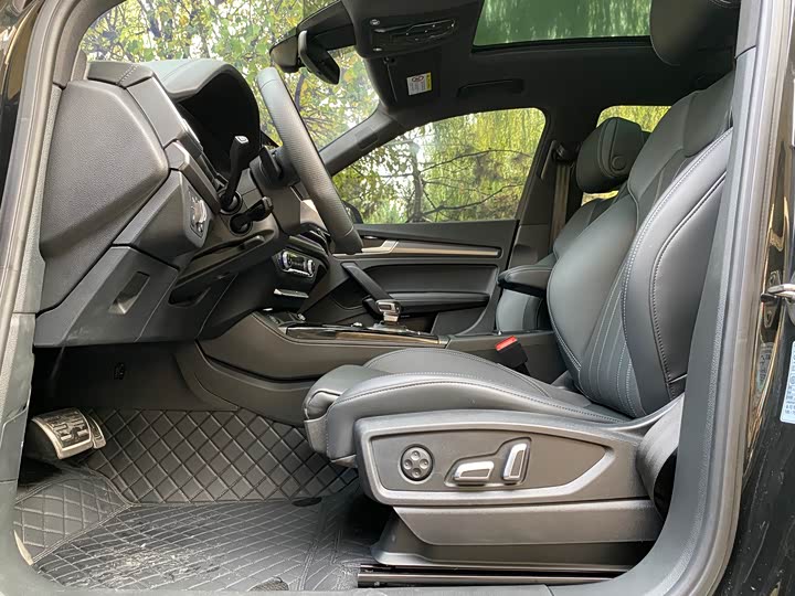 Фото 9 - Audi Q5L