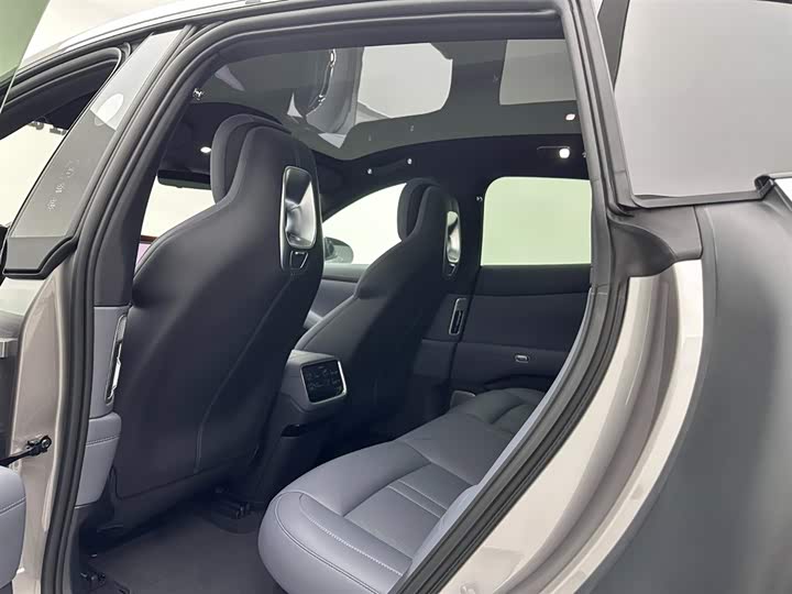 Фото 19 - Xiaomi YU7