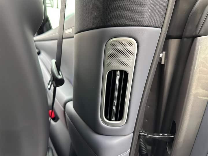 Фото 21 - Xiaomi YU7