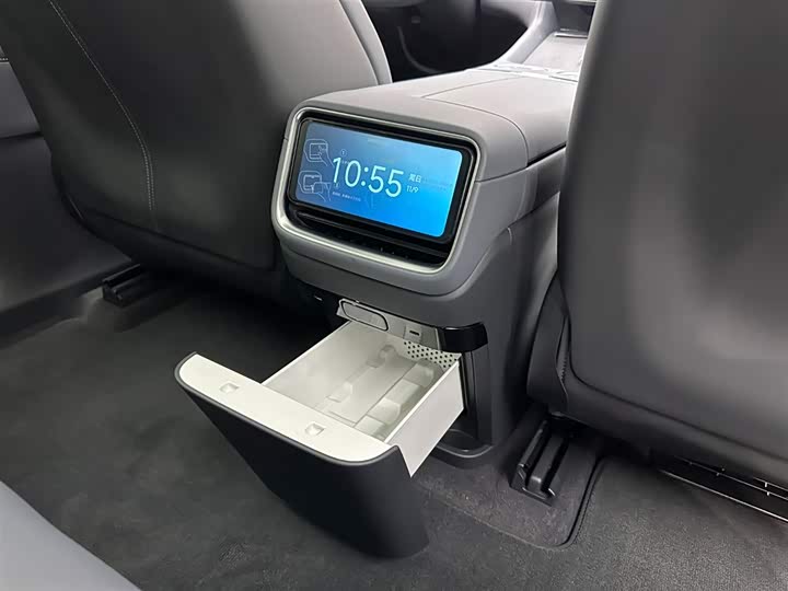 Фото 24 - Xiaomi YU7