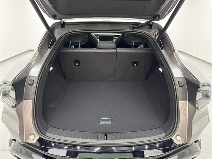 Фото 25 - Xiaomi YU7