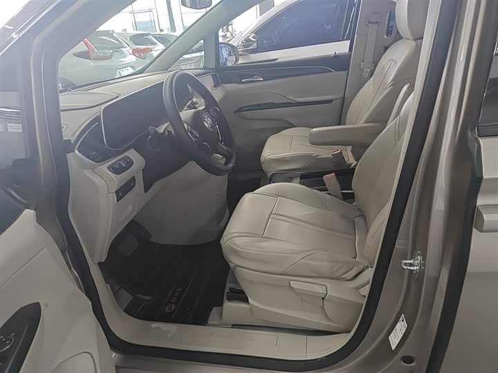 Фото 15 - Buick GL8 ES