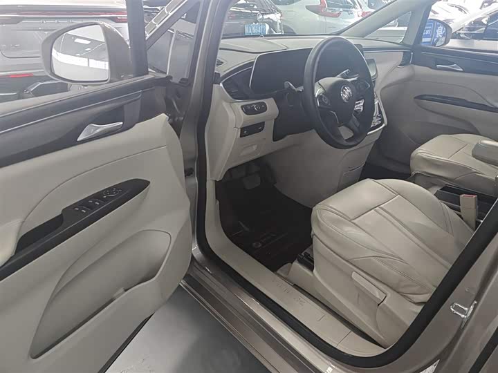 Фото 16 - Buick GL8 ES