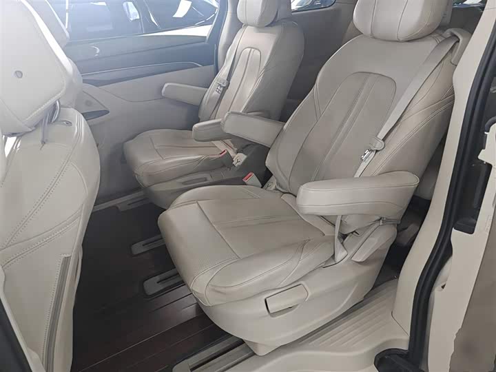 Фото 17 - Buick GL8 ES