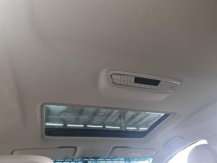 Фото 18 - Buick GL8 ES