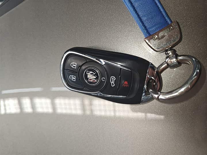 Фото 9 - Buick GL8 ES