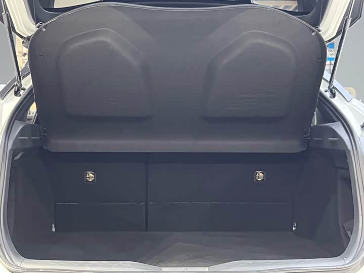 Фото 19 - Toyota C-HR