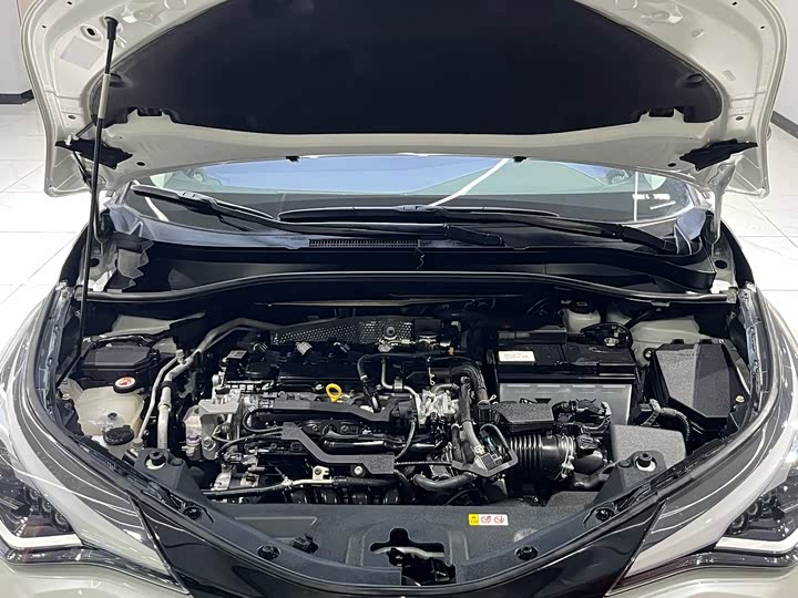 Фото 21 - Toyota C-HR