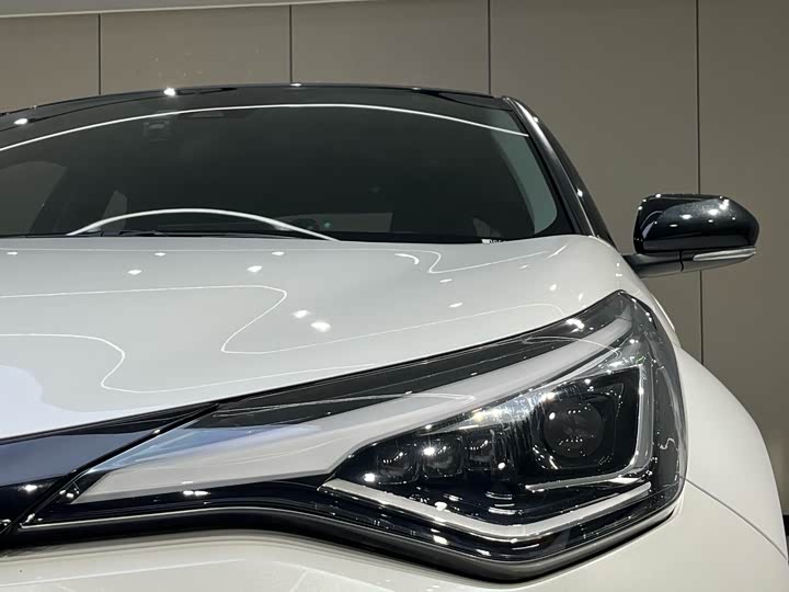 Фото 4 - Toyota C-HR