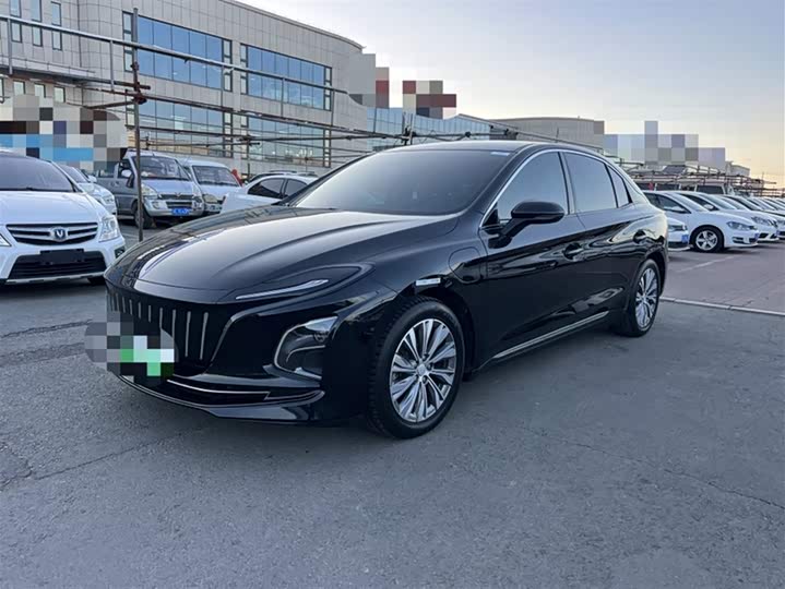 Фото 1 - Hongqi E-QM5