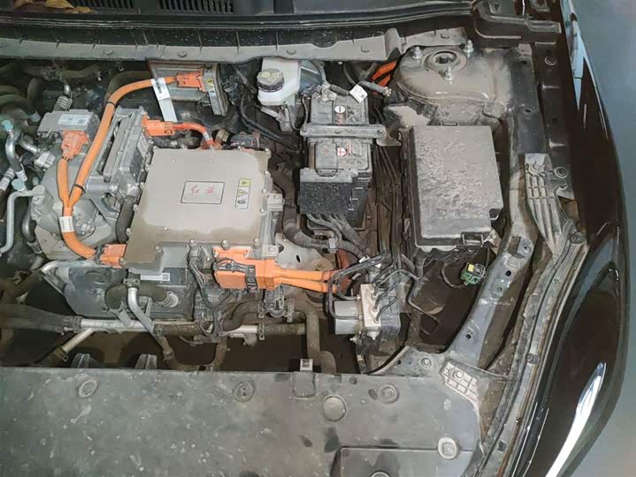 Фото 25 - Hongqi E-QM5