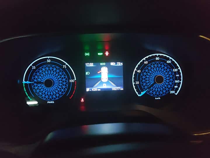 Фото 4 - Hongqi E-QM5