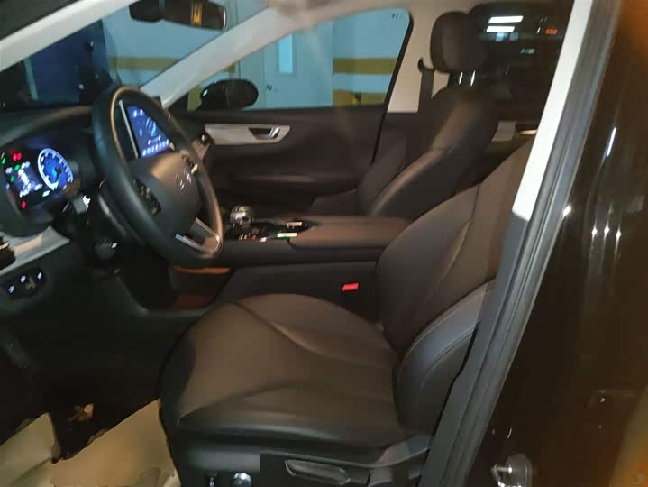 Фото 8 - Hongqi E-QM5