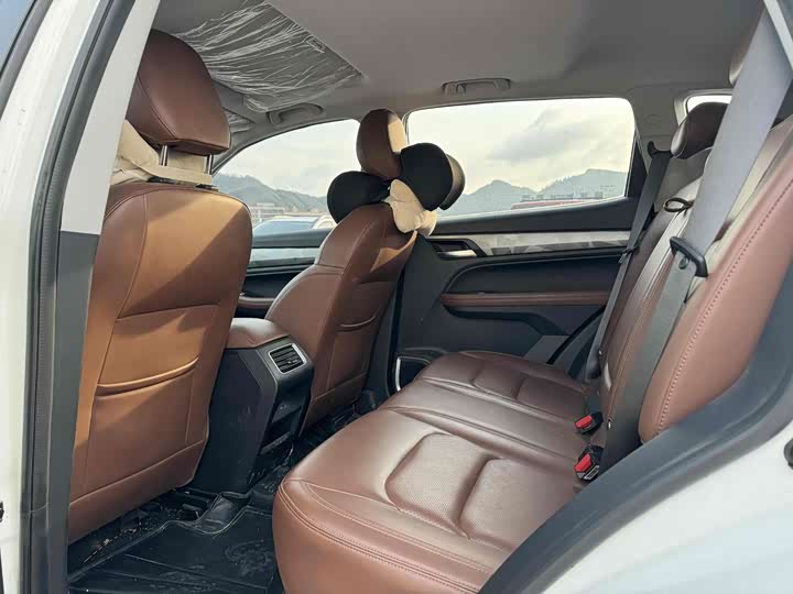 Фото 4 - Geely Vision X6