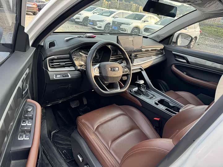 Фото 5 - Geely Vision X6