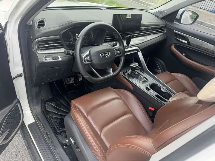 Фото 7 - Geely Vision X6