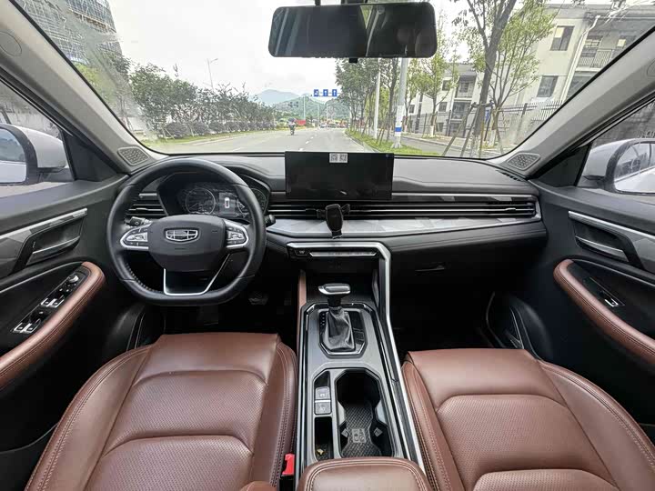 Фото 9 - Geely Vision X6