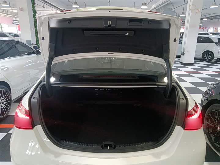 Фото 19 - Mercedes-Benz C-Class