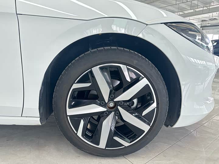 Фото 10 - Volkswagen Lamando L