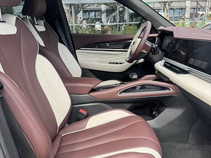 Фото 16 - Geely Monjaro